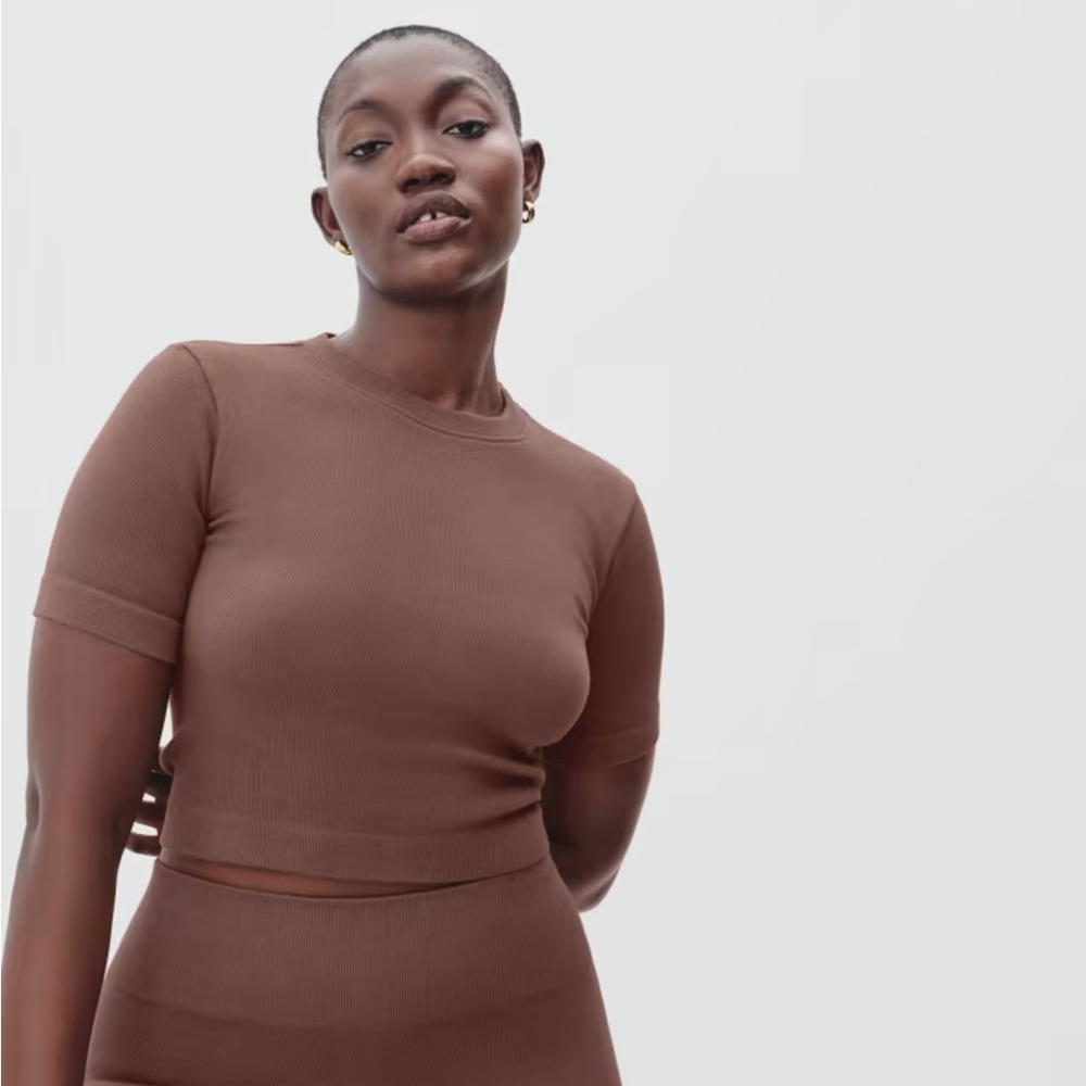 EVERLANE - NWT - The Seamless Tee - Acorn